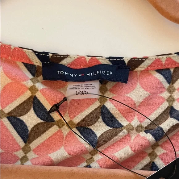 NWT Tommy Hilfiger Pink Geometric Women's Top size large - Picture 2 of 6